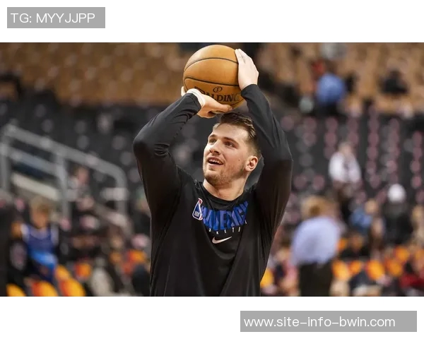 里夫斯点评东契奇扣篮表现称每次上篮都能轻松得分